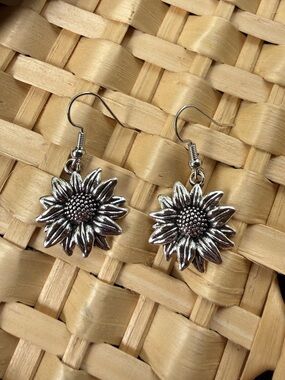 Silver Sunflower Dangle Earrings - Floral Women’s Jewelry